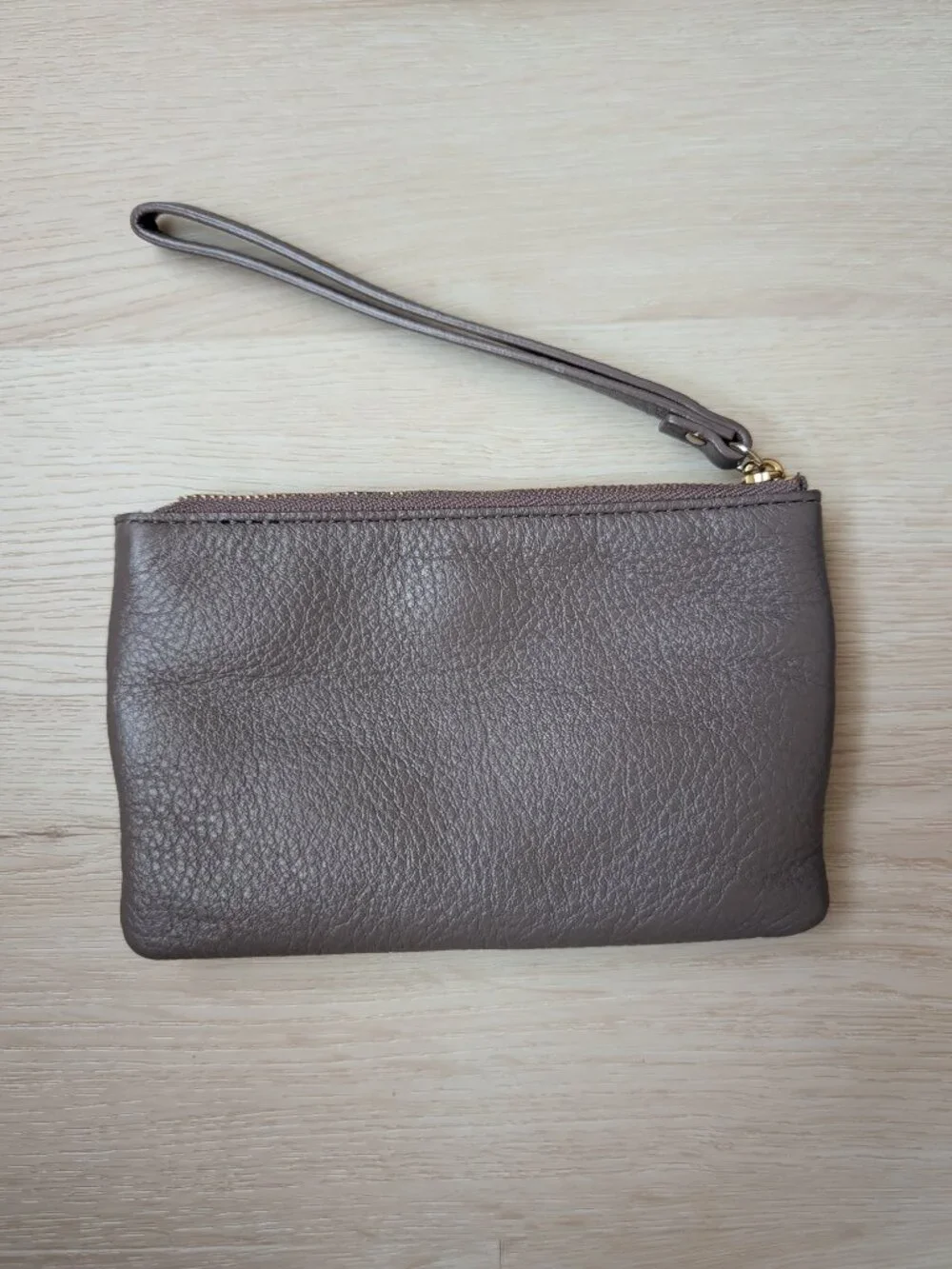 Kate Spade New York Cobble Hill Bee Pebbled Leather Warm Taupe Wristlet Wallet